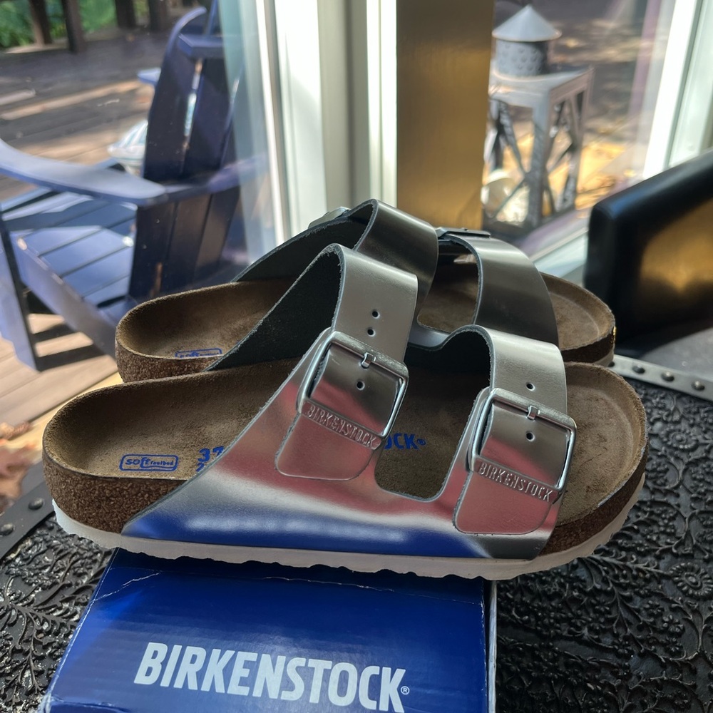 BIRKENSTOCK ARIZONA SOFT FOOTBED SANDALS IN METALLIC SILVER 37 6 - Picture 8 of 13